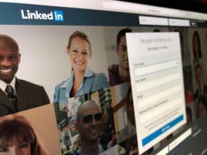 How To Upload Your Resume To LinkedIn?